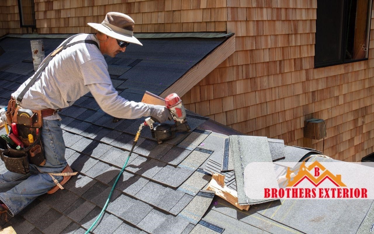 A list with the roofing tools and equipment that you need