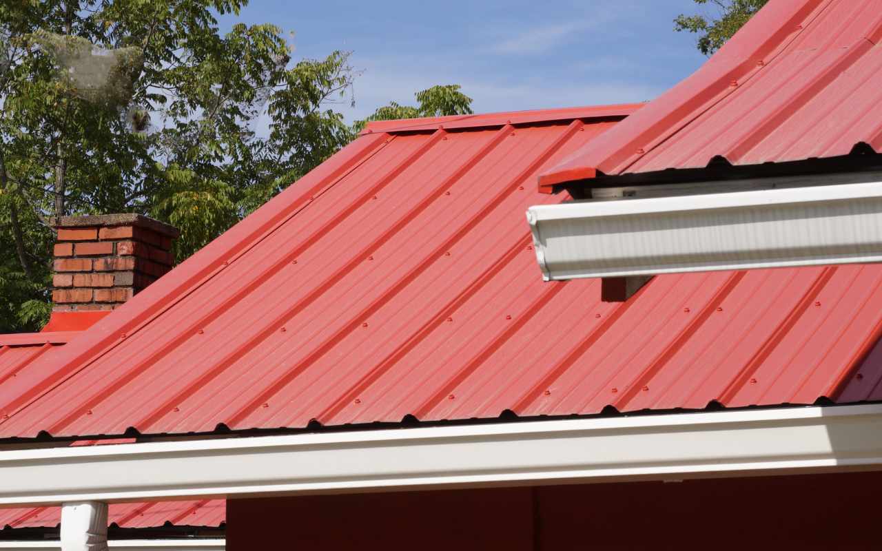 Metal vs Shingle Roof: Making the Right Choice